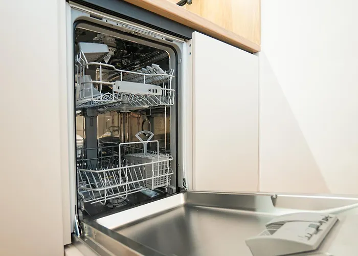 Elegant With King-size Bed Self Check-in דירה