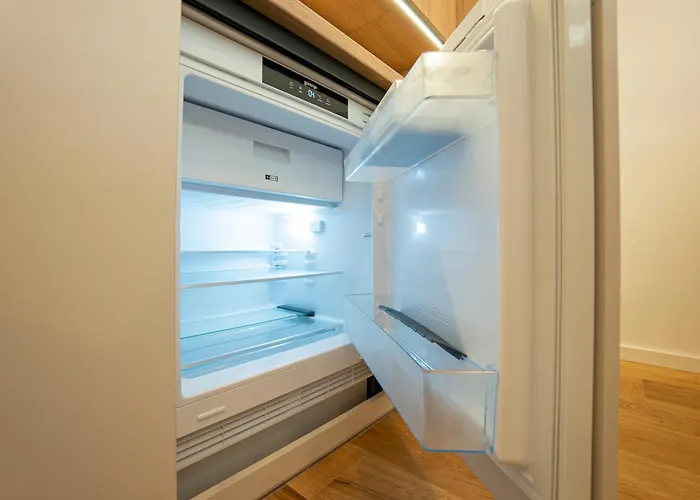 Elegant With King-size Bed Self Check-in וינה