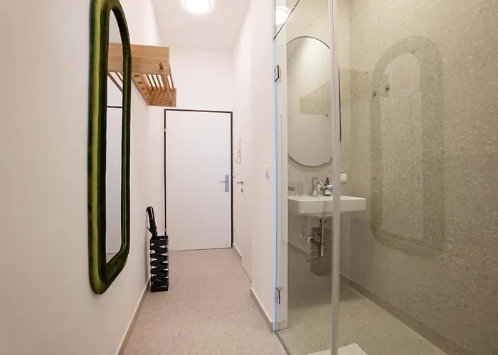 Elegant With King-size Bed Self Check-in דירה
