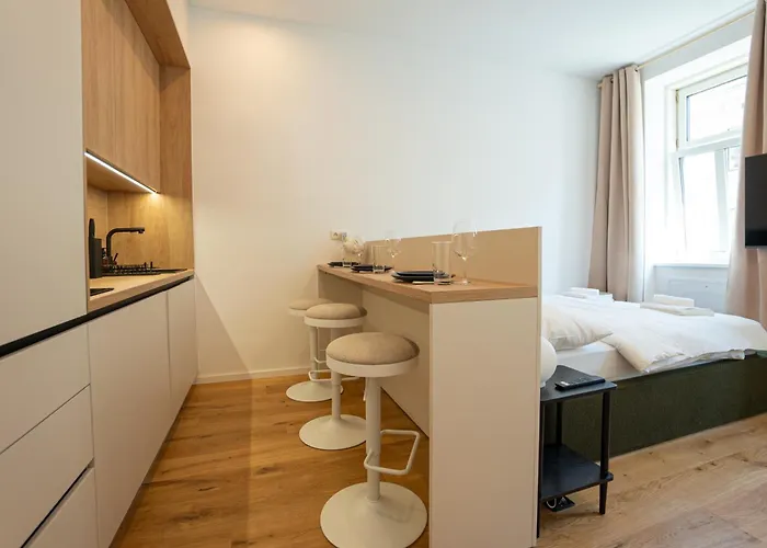 Elegant With King-size Bed Self Check-in דירה *