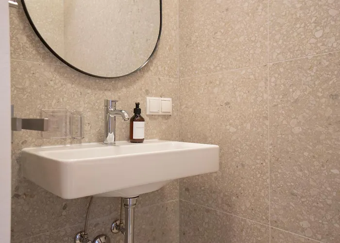דירה Elegant With King-size Bed Self Check-in וינה