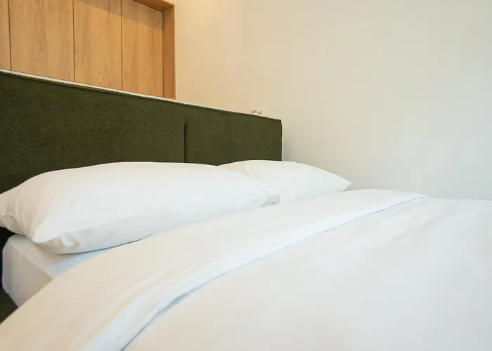 Elegant With King-size Bed Self Check-in דירה