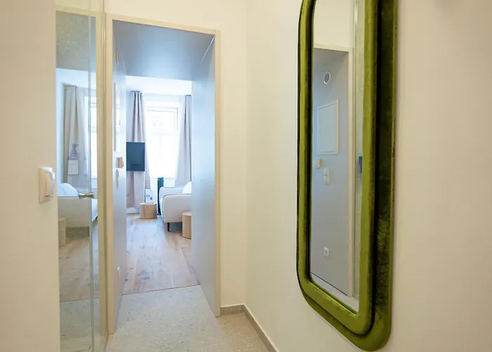 Elegant With King-size Bed Self Check-in * וינה